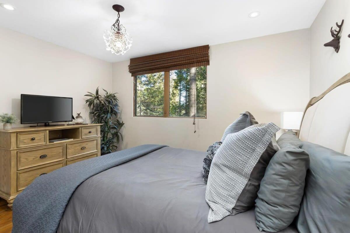 Snowflower Cabin Modern Luxe, 2 Level, 1500 Sqft, Ac, View, Dogs, Walk To Village Lake Arrowhead Exterior foto